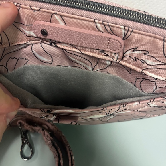 Lug Bag - Petunia Pink Flare Crossbody Bag - Picture 4 of 11